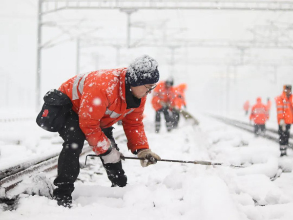 世纪官方：南方多地出现雨雪天气 铁路部门启动应急措施