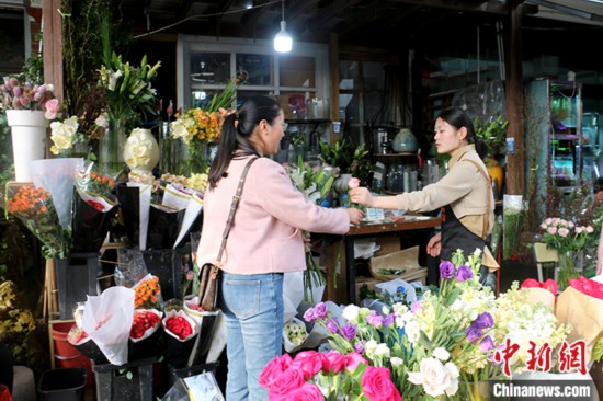 世纪：鲜花消费日常化 中国年轻人把春天“带回家”